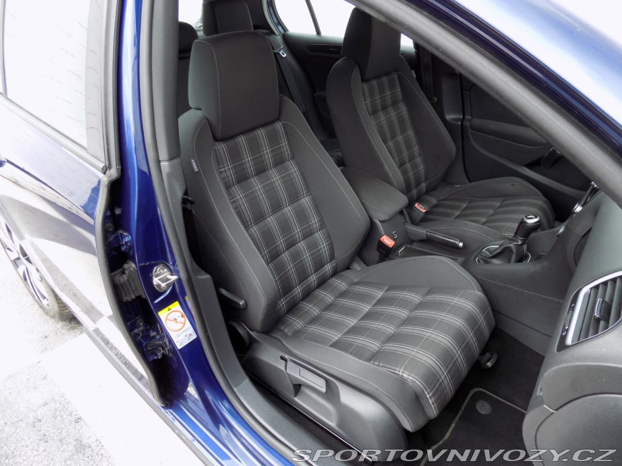 2012 Volkswagen Golf - 17