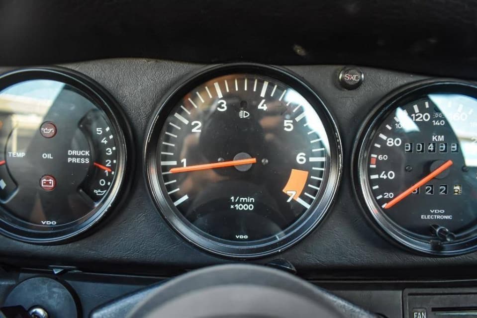 1982 Porsche 911 - 12