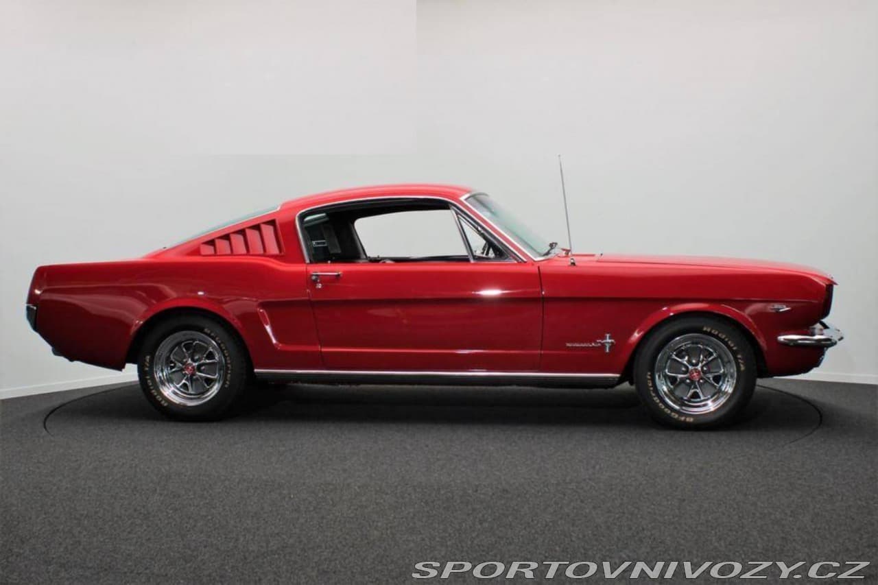 1965 Ford Mustang - 10