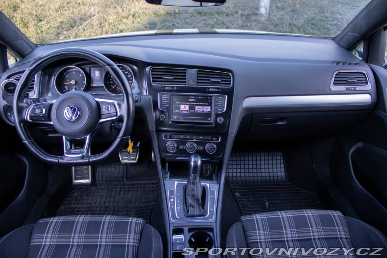 2016 Volkswagen GOLF - 16