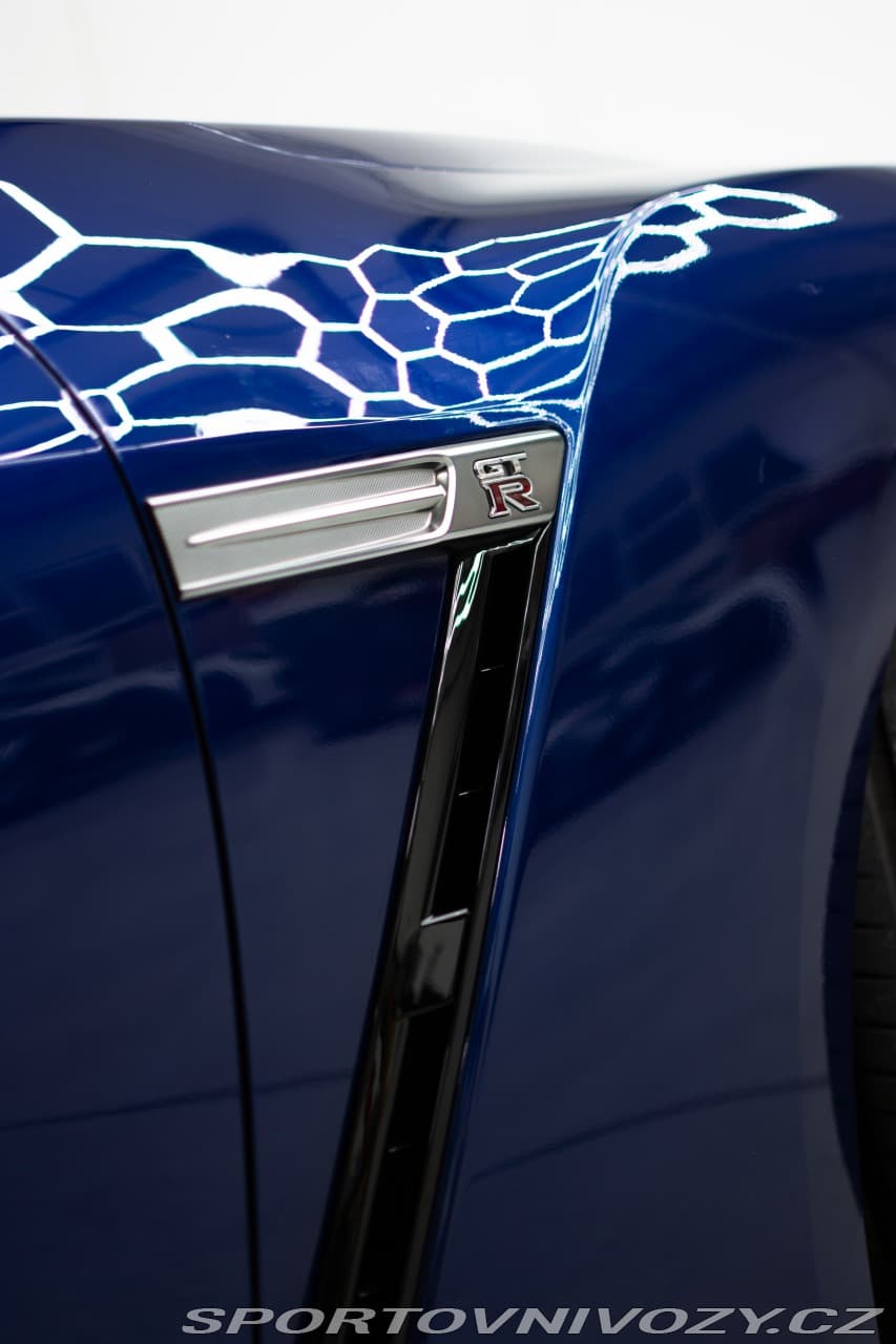 2012 Nissan GT-R - 6