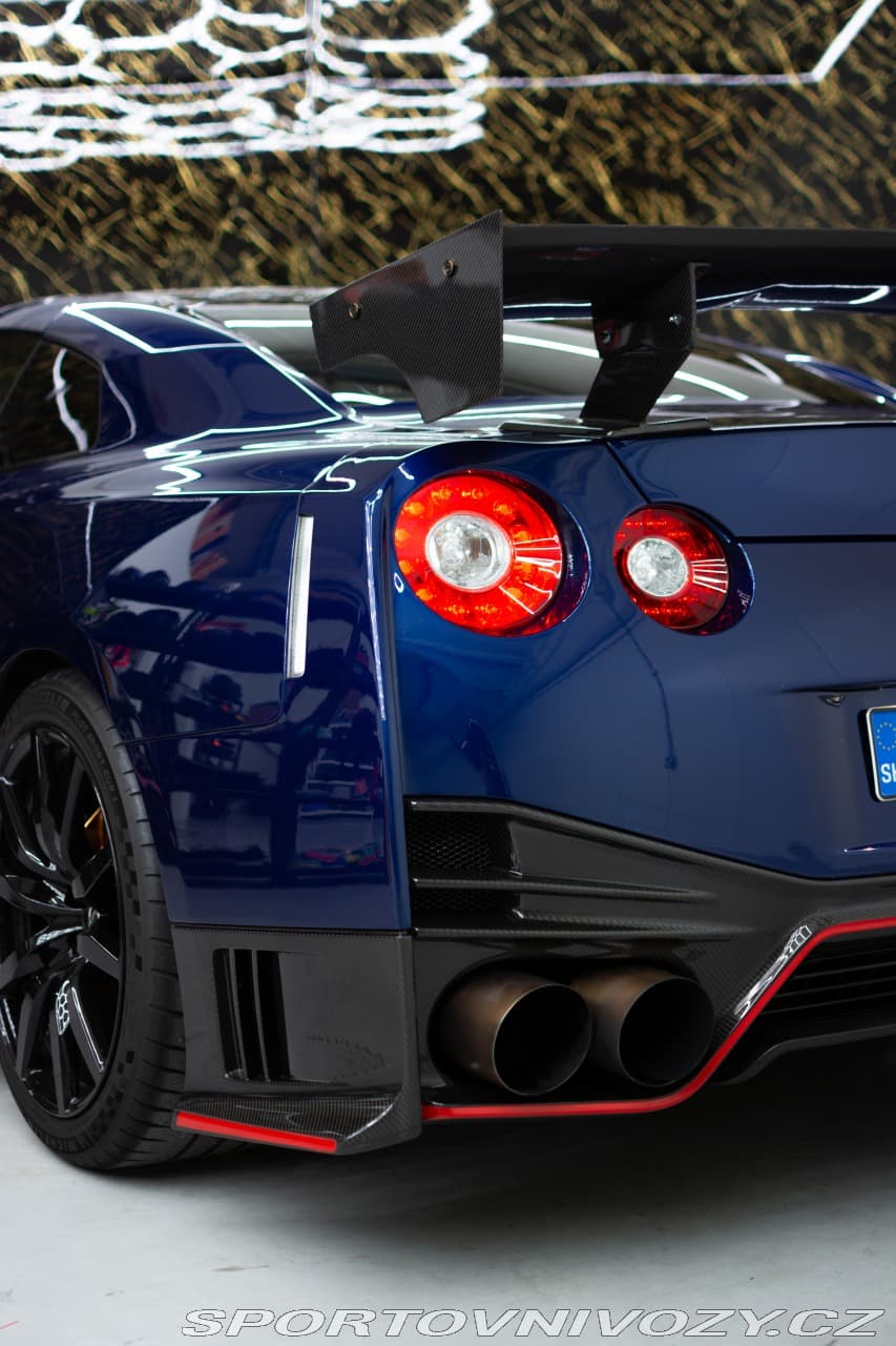 2012 Nissan GT-R - 9