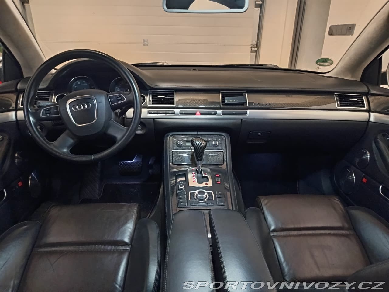 2008 Audi S8 - 18