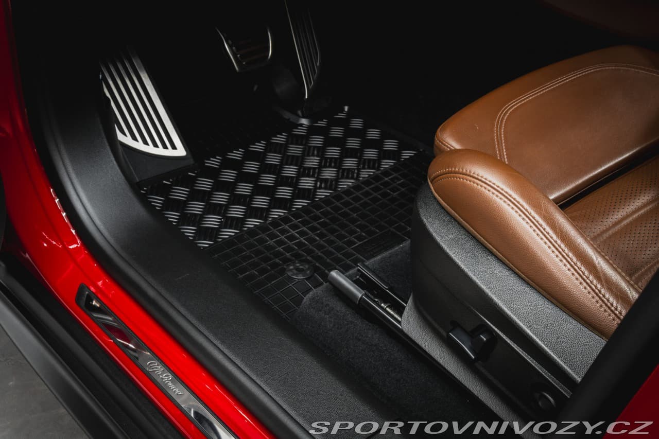 2018 Alfa Romeo STELVIO - 13