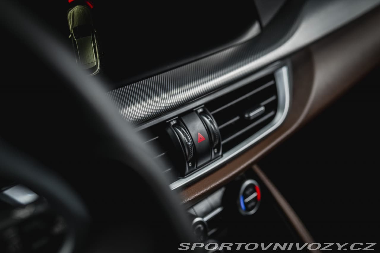 2018 Alfa Romeo STELVIO - 16