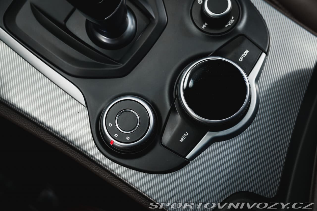 2018 Alfa Romeo STELVIO - 17