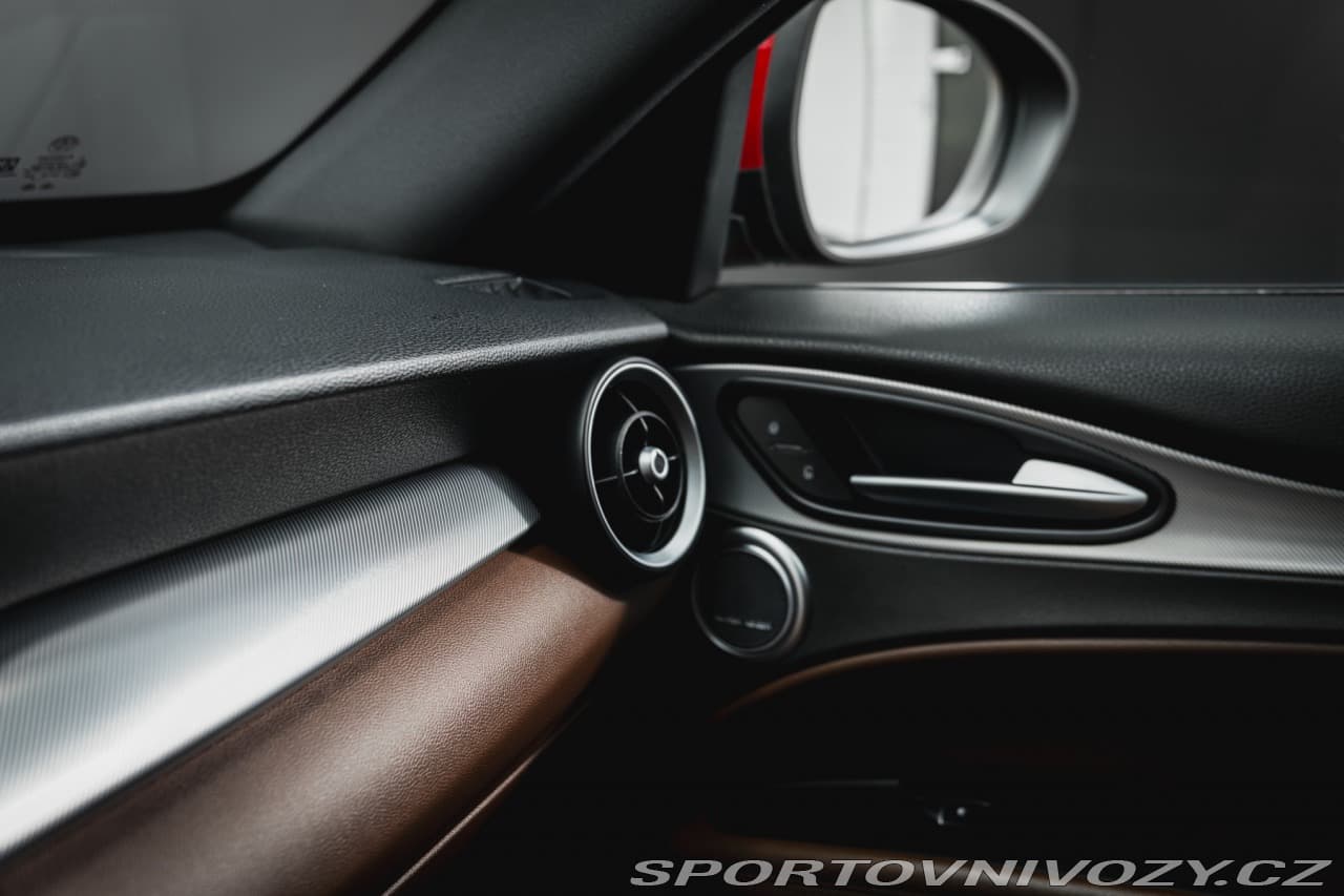 2018 Alfa Romeo STELVIO - 18