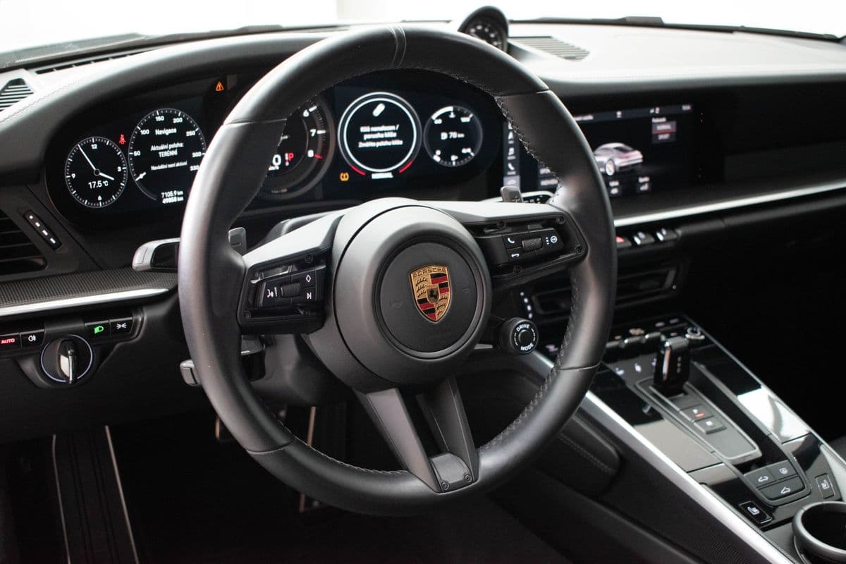 2019 Porsche 911 - 16