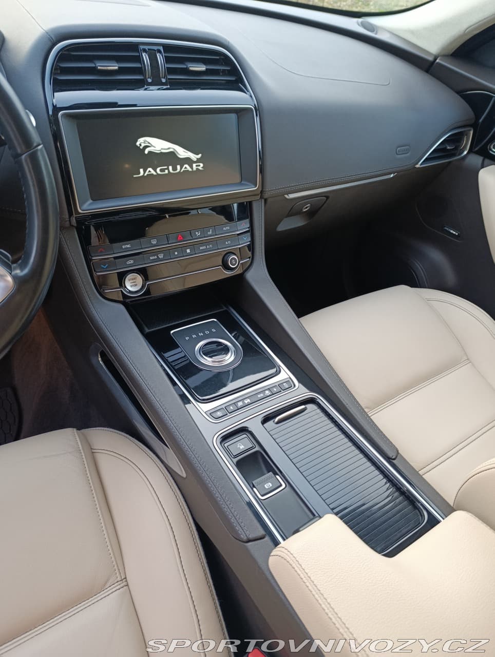 2020 Jaguar F-PACE - 14