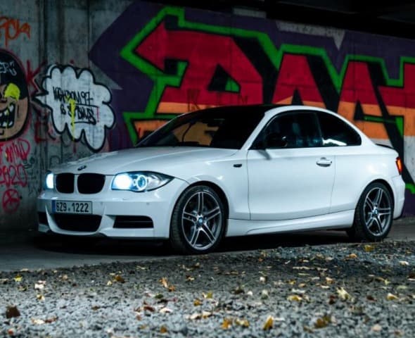 2011 BMW 1-SERIES - 11
