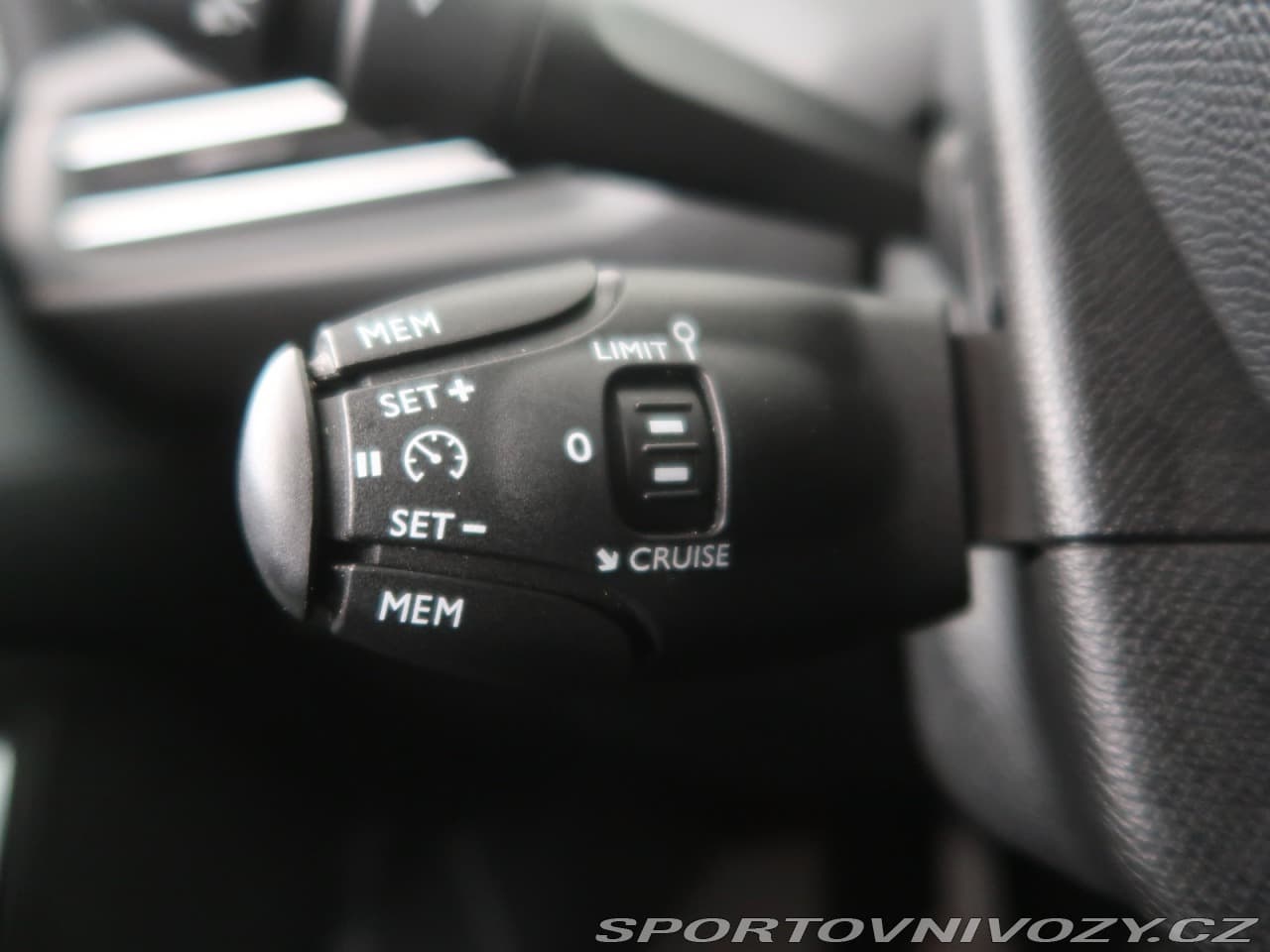2016 Peugeot 308 - 17