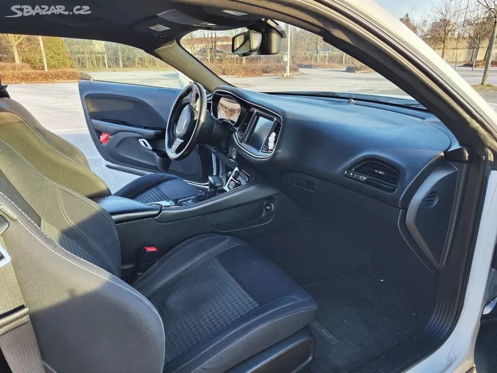 2015 Dodge CHALLENGER - 10