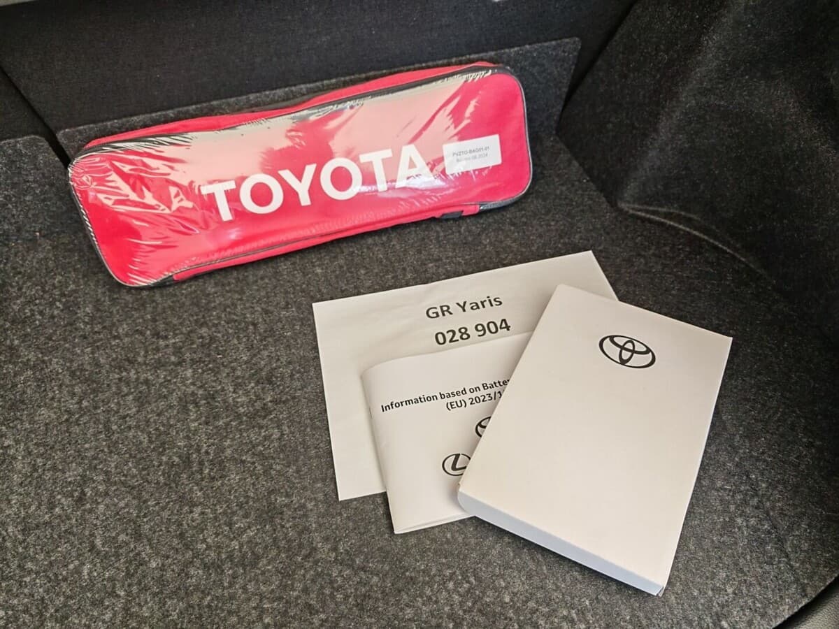 2024 Toyota YARIS - 17