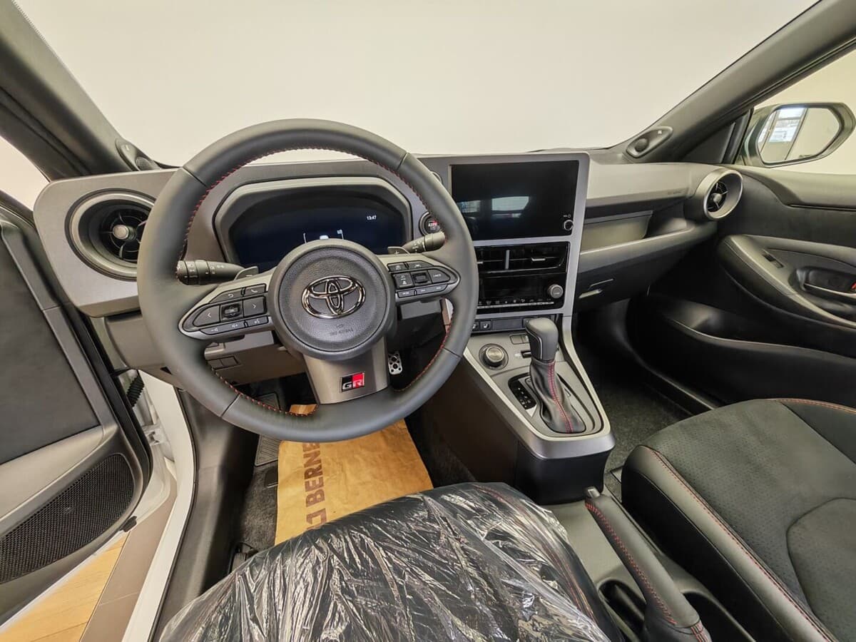 2024 Toyota YARIS - 18