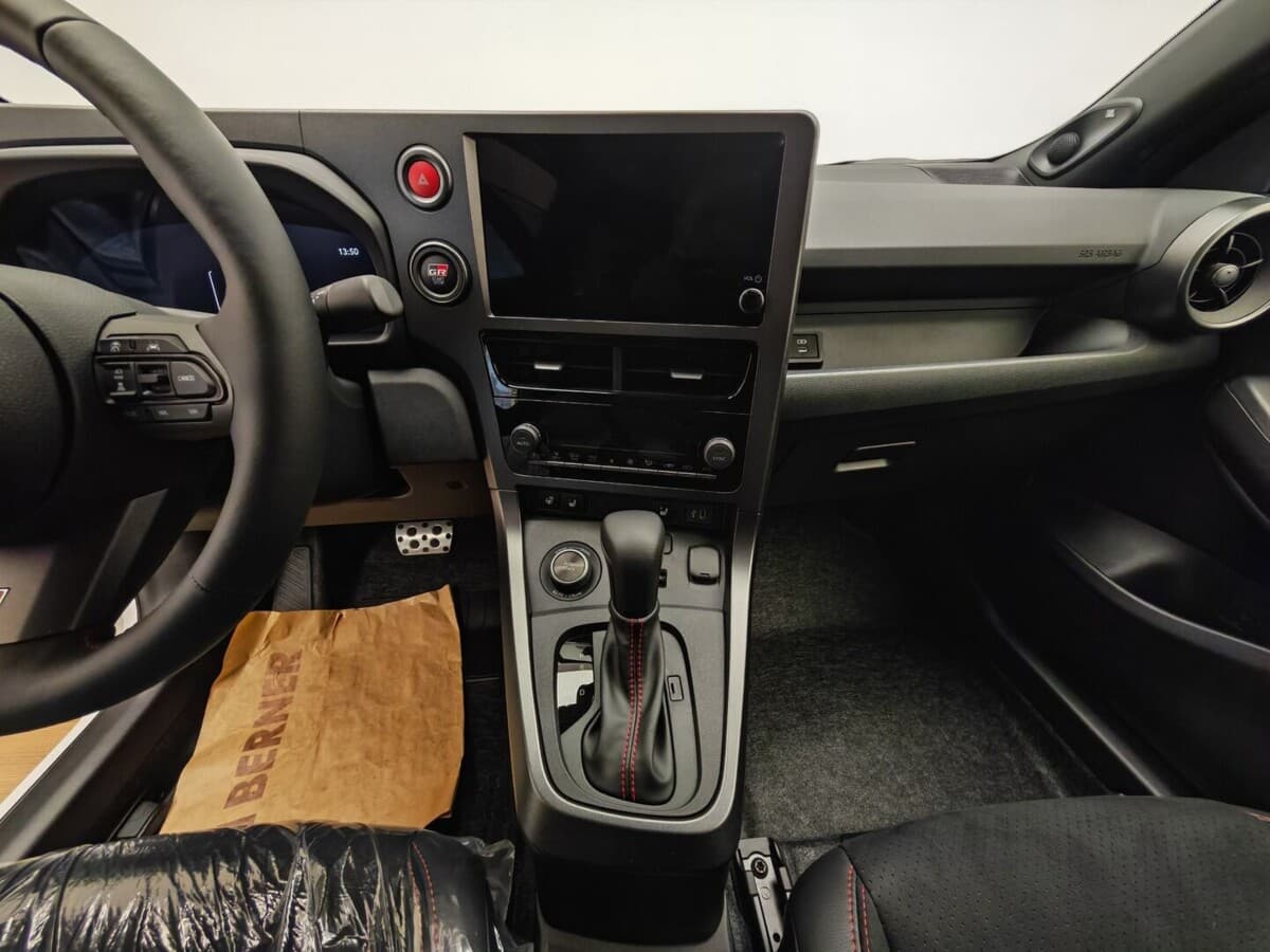 2024 Toyota YARIS - 19