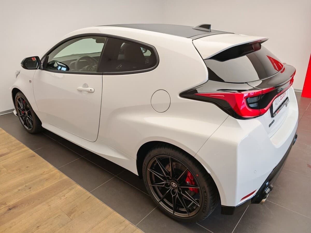 2024 Toyota YARIS - 6
