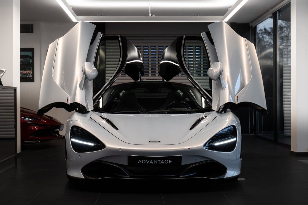 2017 McLaren 720S - 20