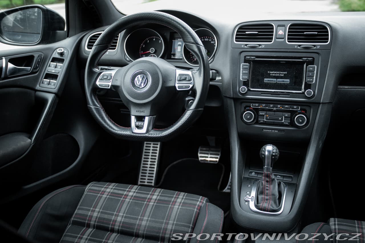2011 Volkswagen GOLF - 17