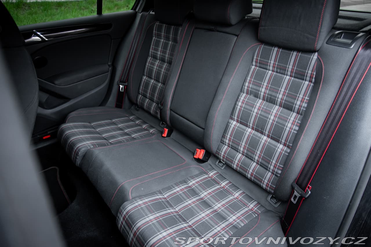 2011 Volkswagen GOLF - 18