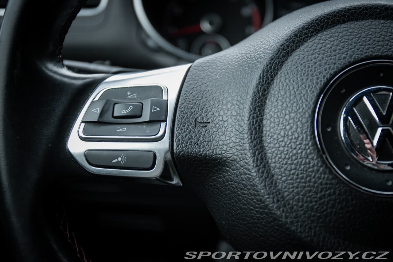 2011 Volkswagen GOLF - 19