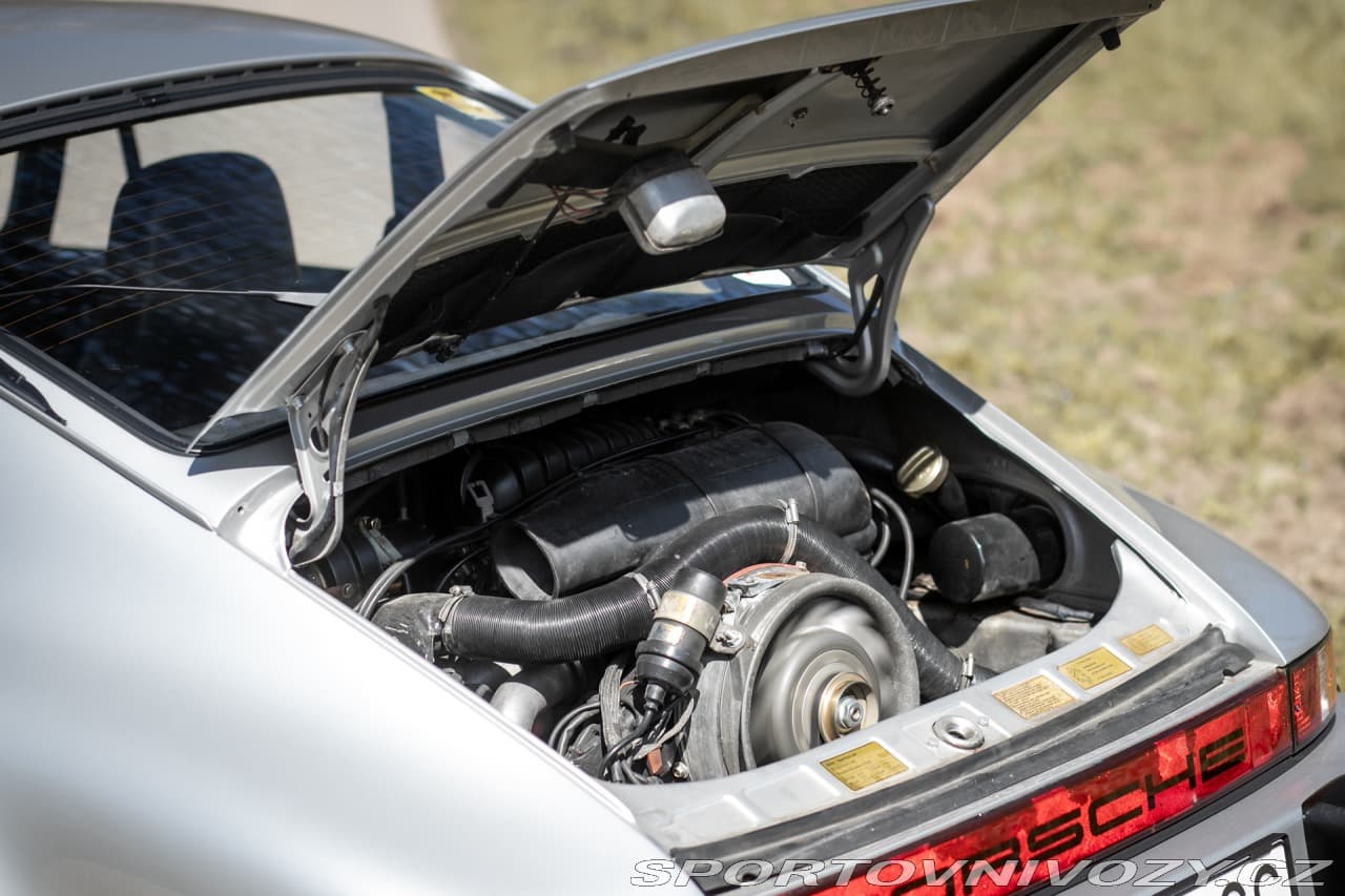 1977 Porsche 911 - 14