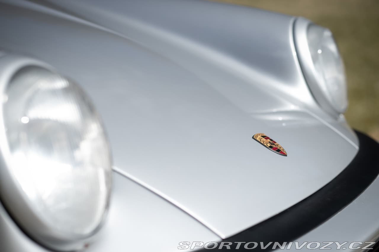 1977 Porsche 911 - 2