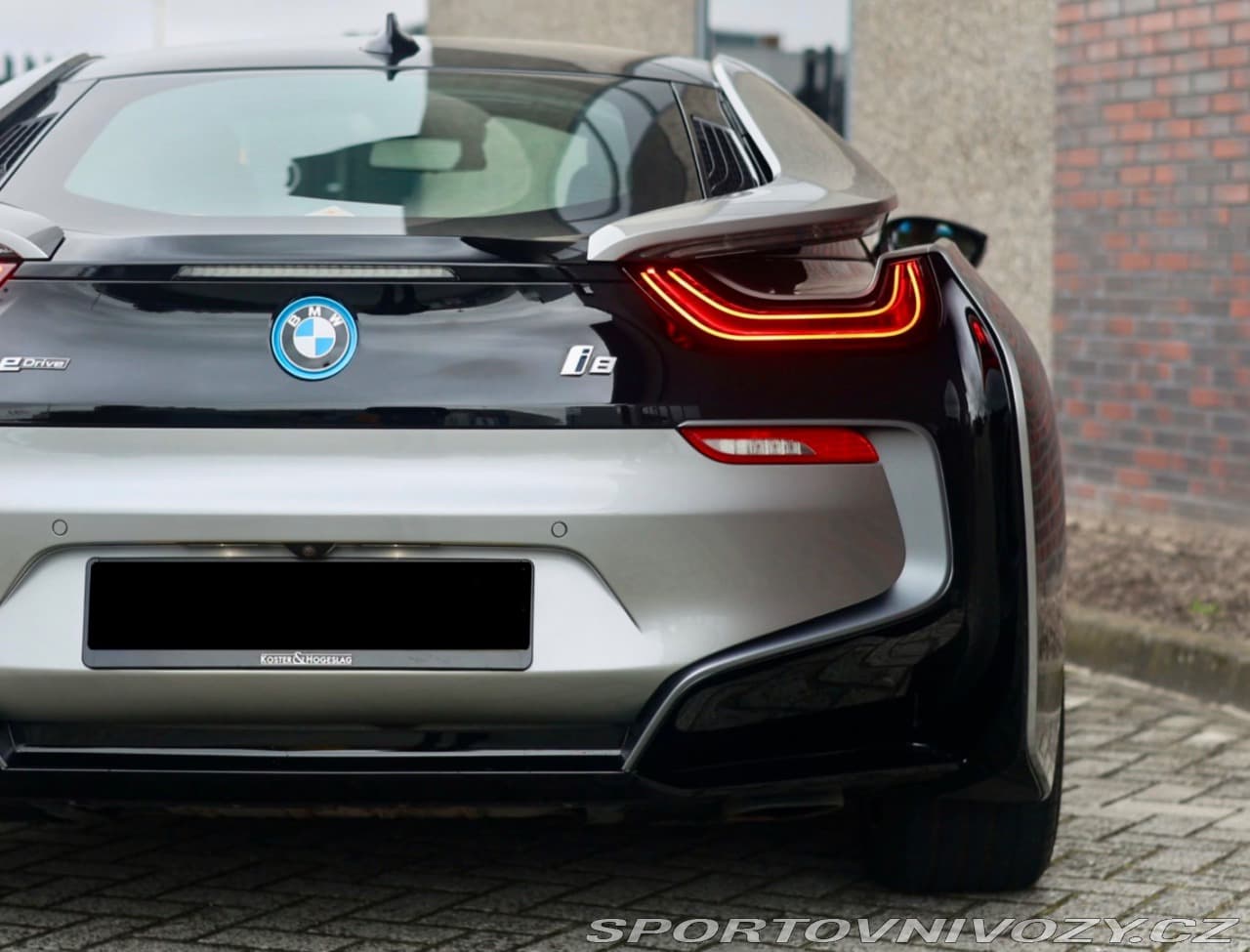2018 BMW i8 - 10
