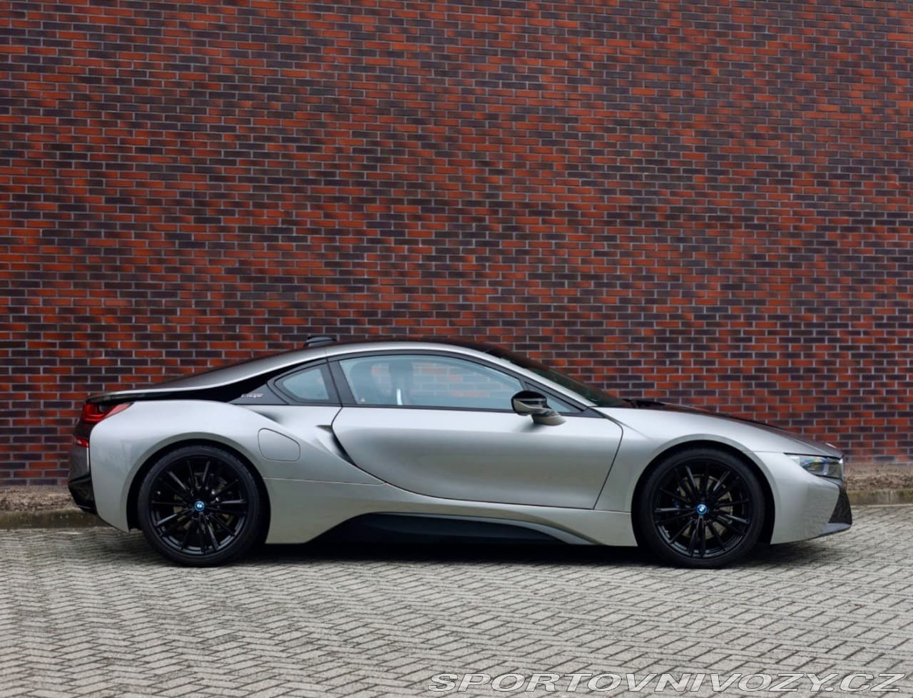 2018 BMW i8 - 11