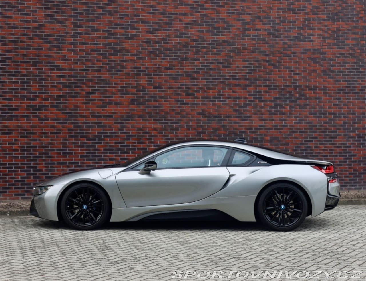2018 BMW i8 - 12