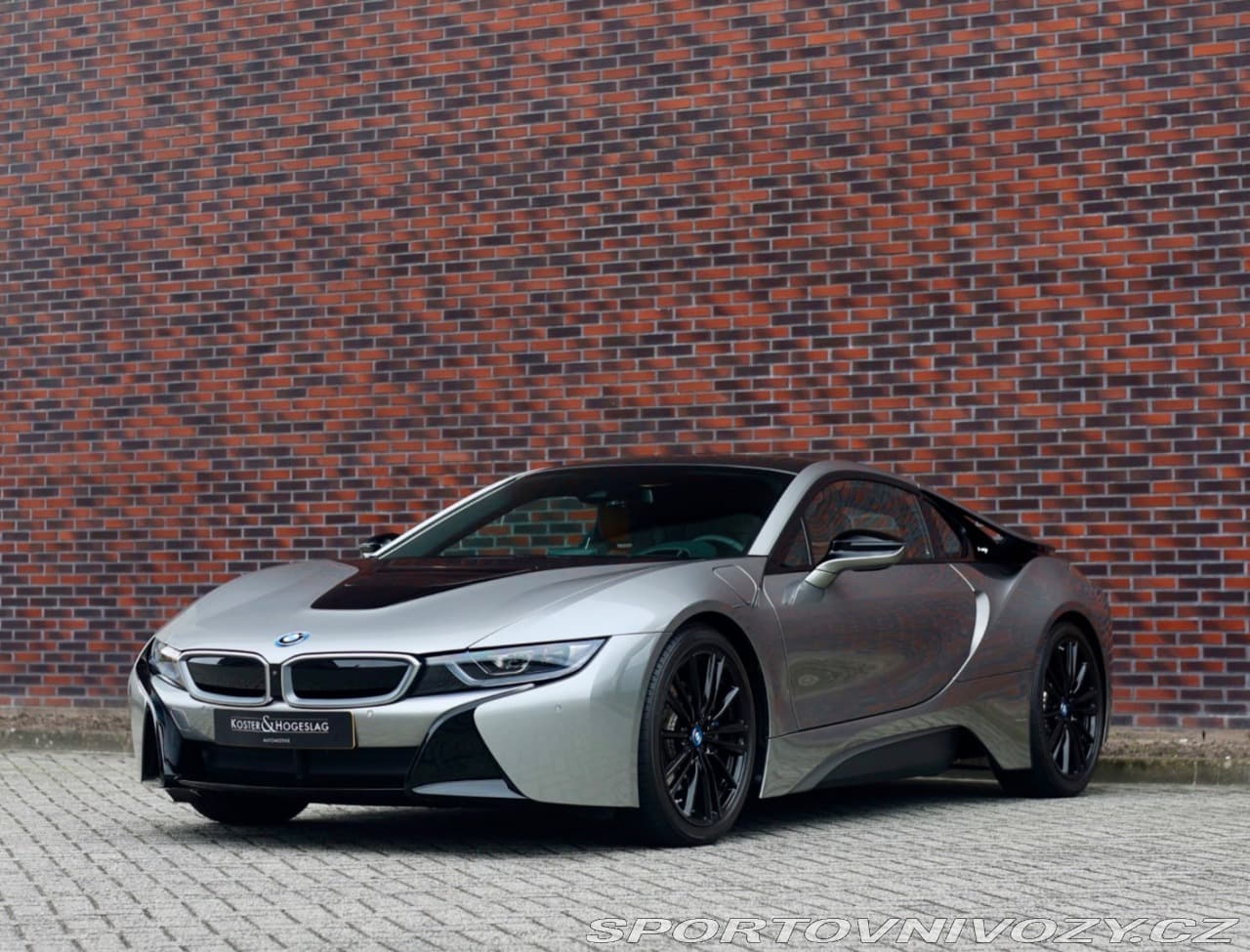 2018 BMW i8 - 13