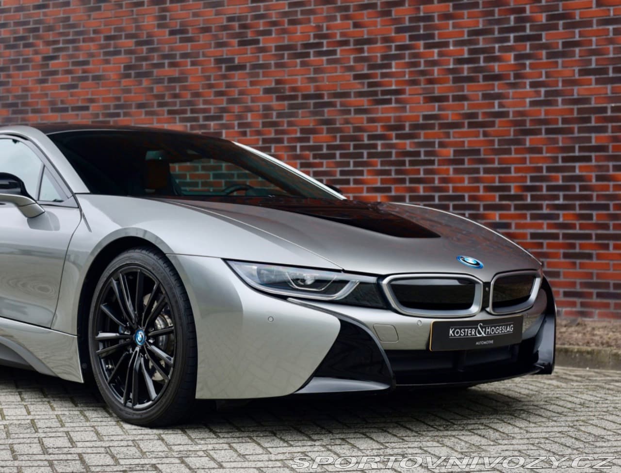 2018 BMW i8 - 15