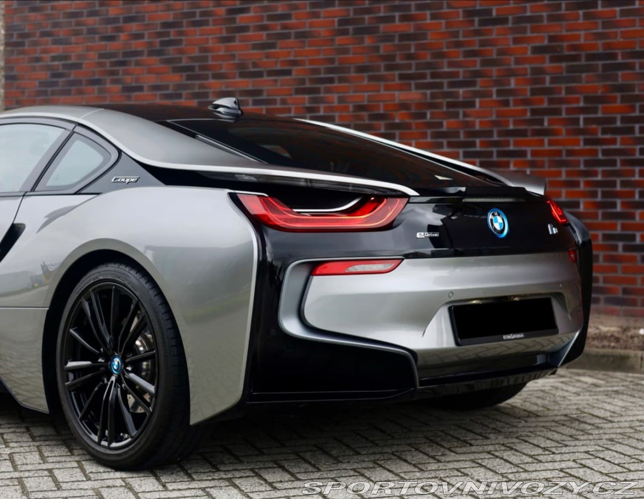 2018 BMW i8 - 17