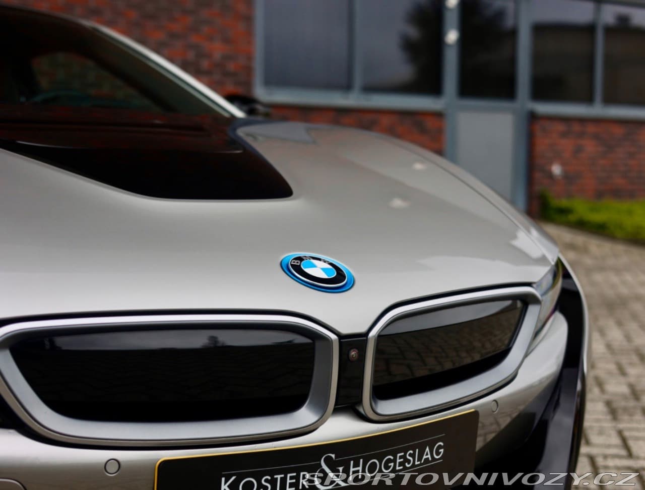 2018 BMW i8 - 6