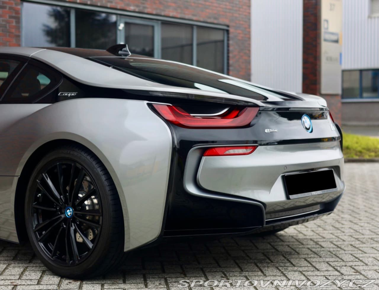 2018 BMW i8 - 7