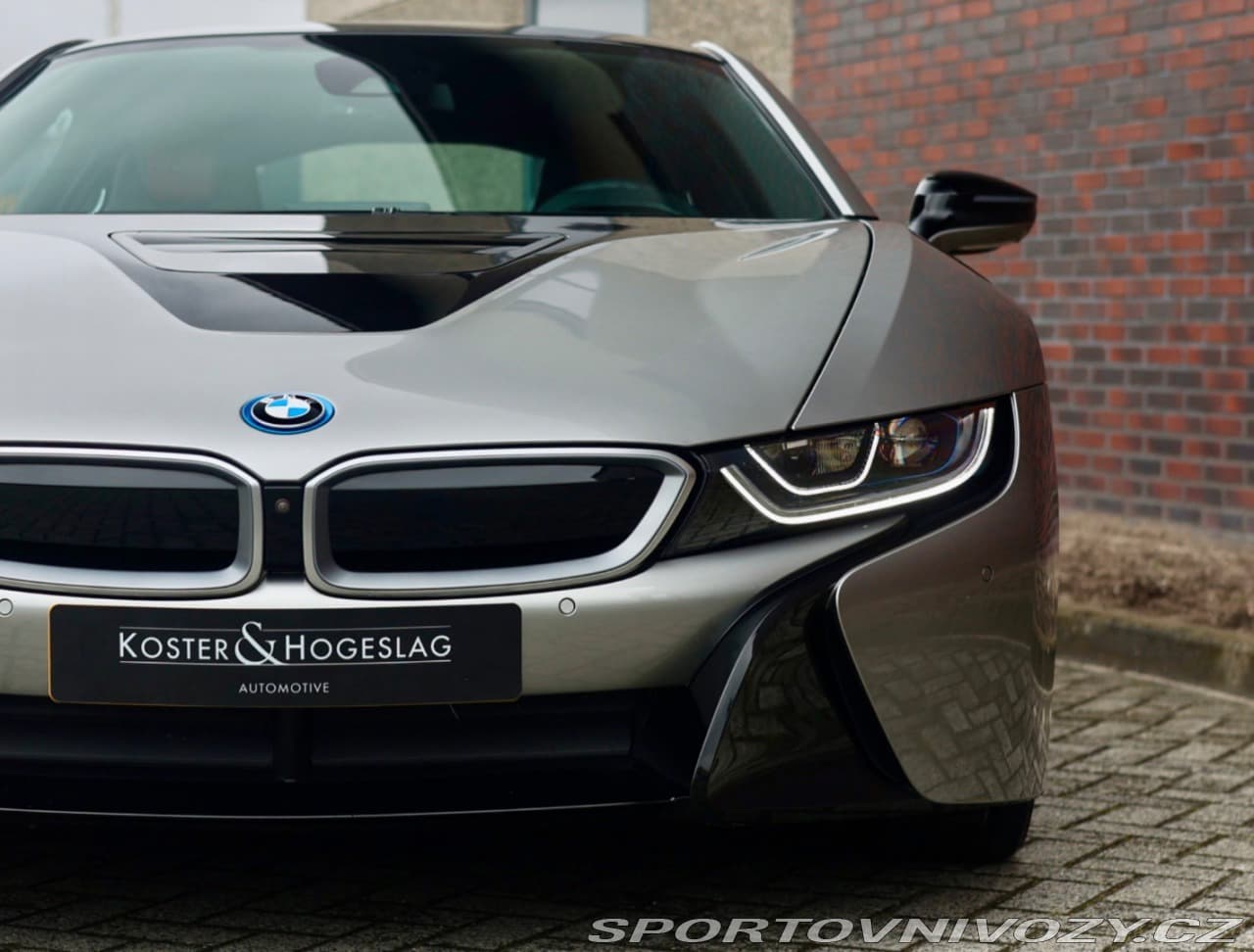 2018 BMW i8 - 9