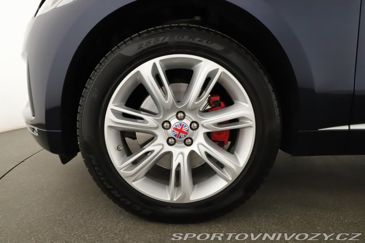 2016 Jaguar F-PACE - 12