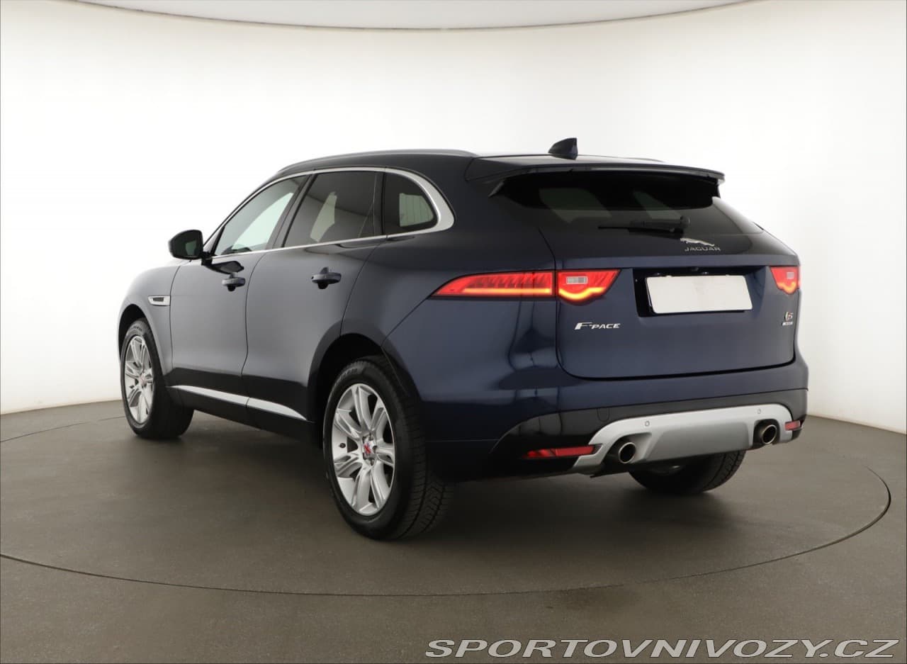 2016 Jaguar F-PACE - 4