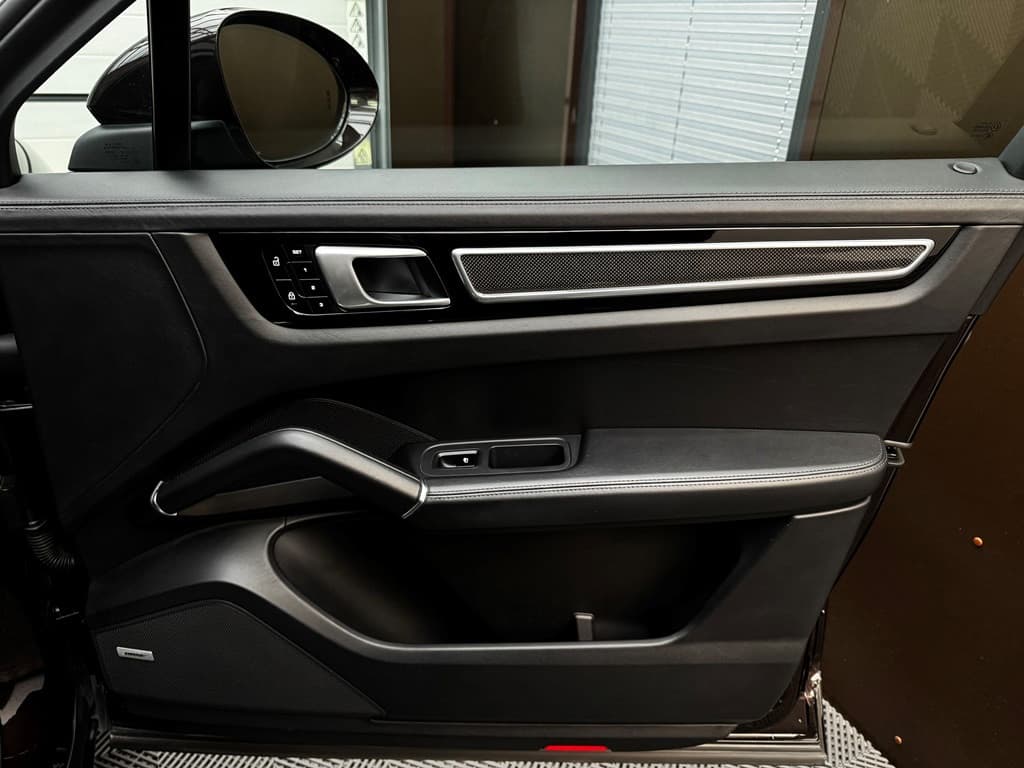 2020 Porsche CAYENNE - 12