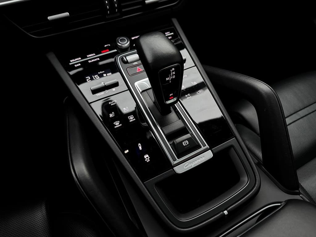 2020 Porsche CAYENNE - 19