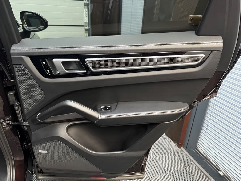 2020 Porsche CAYENNE - 9