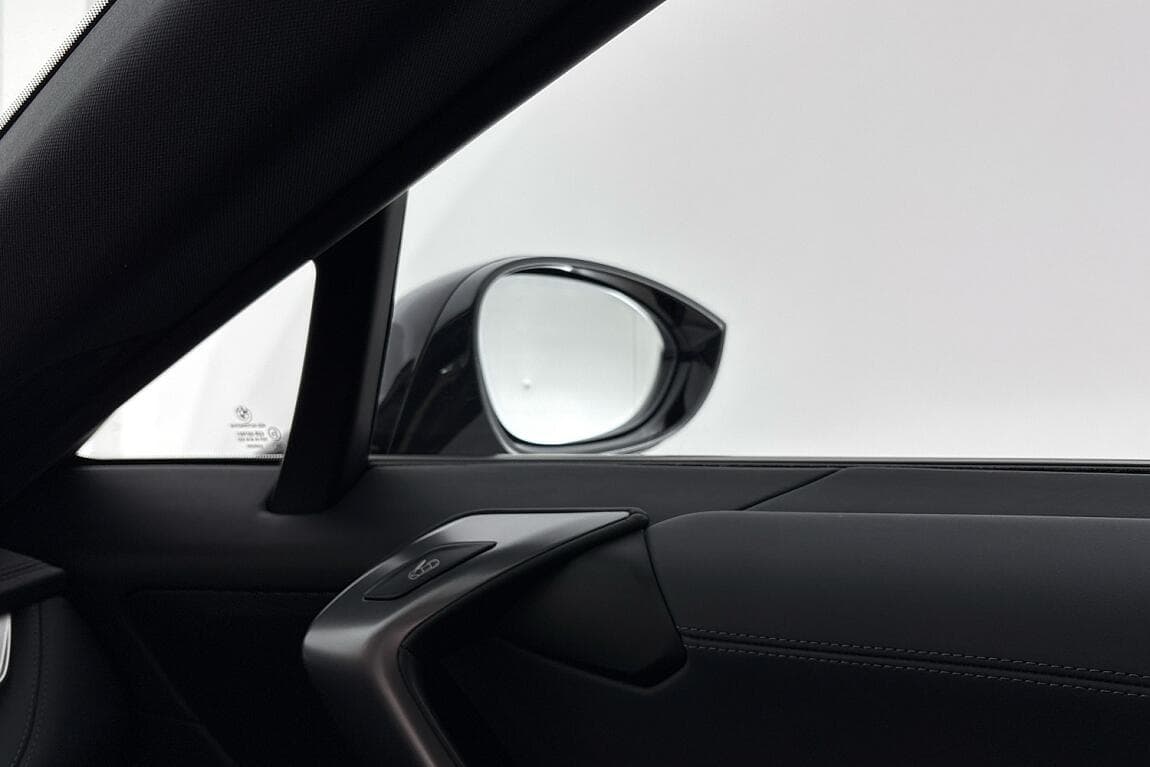 2015 BMW i8 - 16