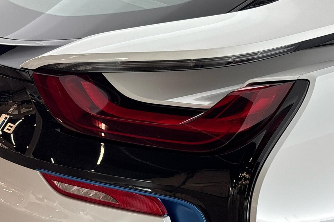 2015 BMW i8 - 5