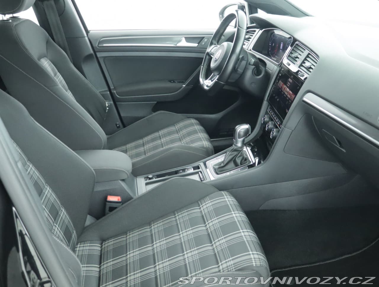 2017 Volkswagen GOLF - 9
