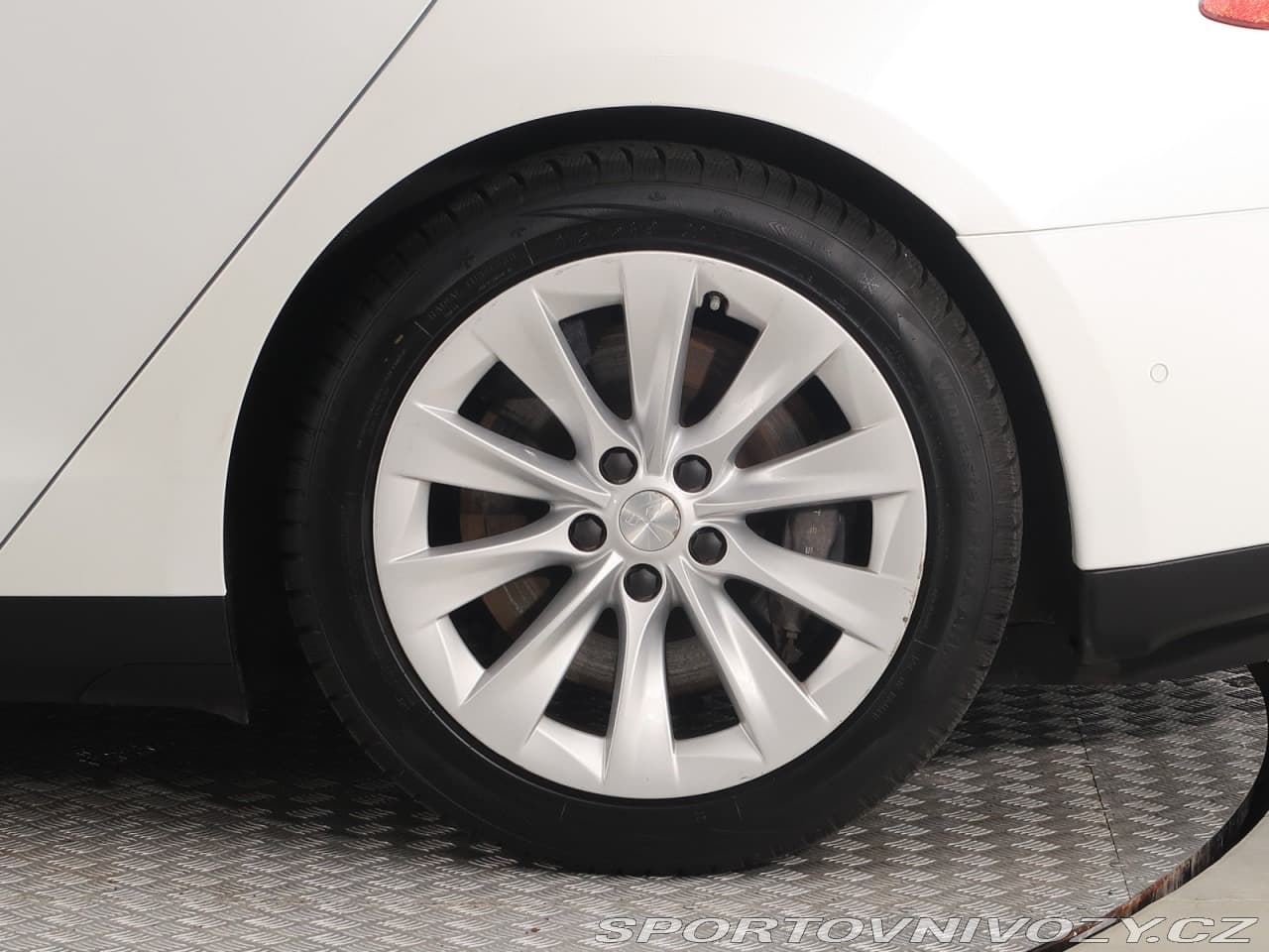 2015 Tesla MODEL S - 14