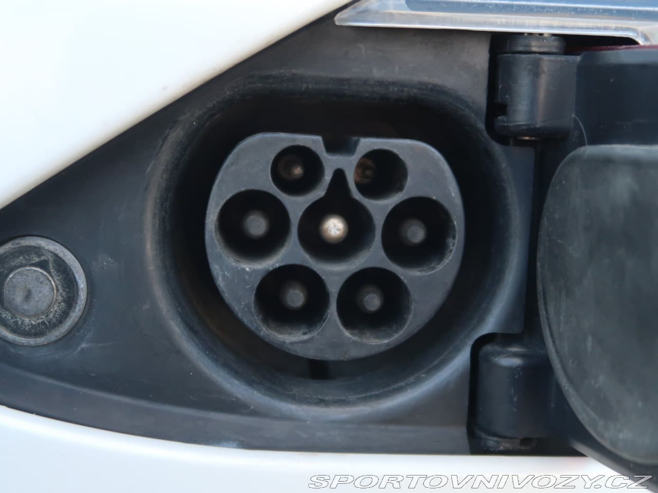2015 Tesla MODEL S - 16