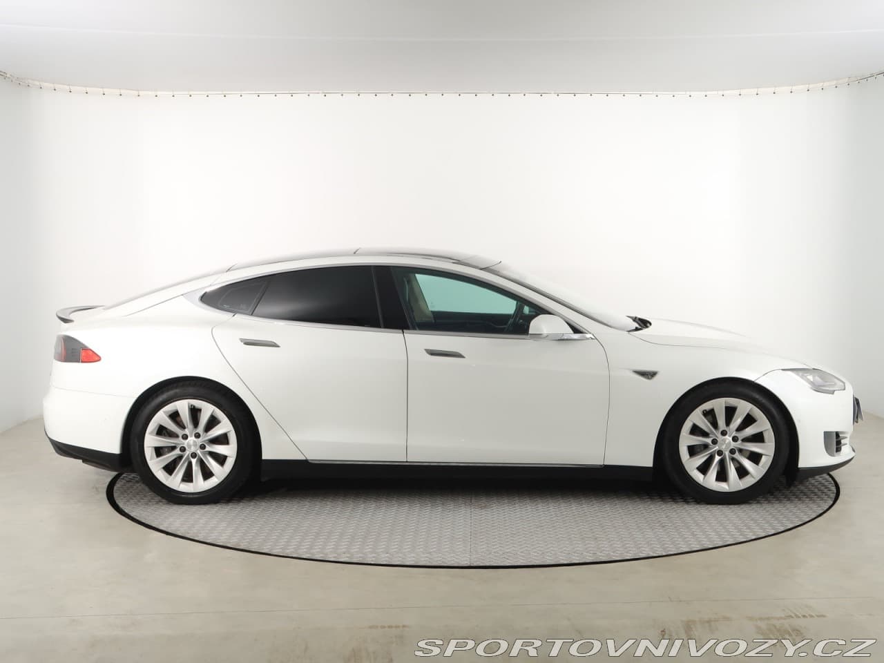 2015 Tesla MODEL S - 6