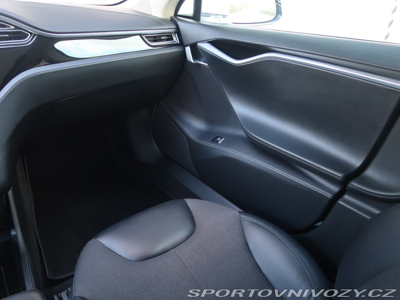 2015 Tesla MODEL S - 8