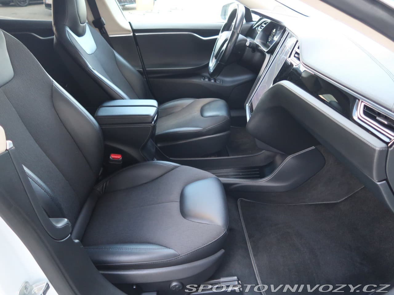 2015 Tesla MODEL S - 9