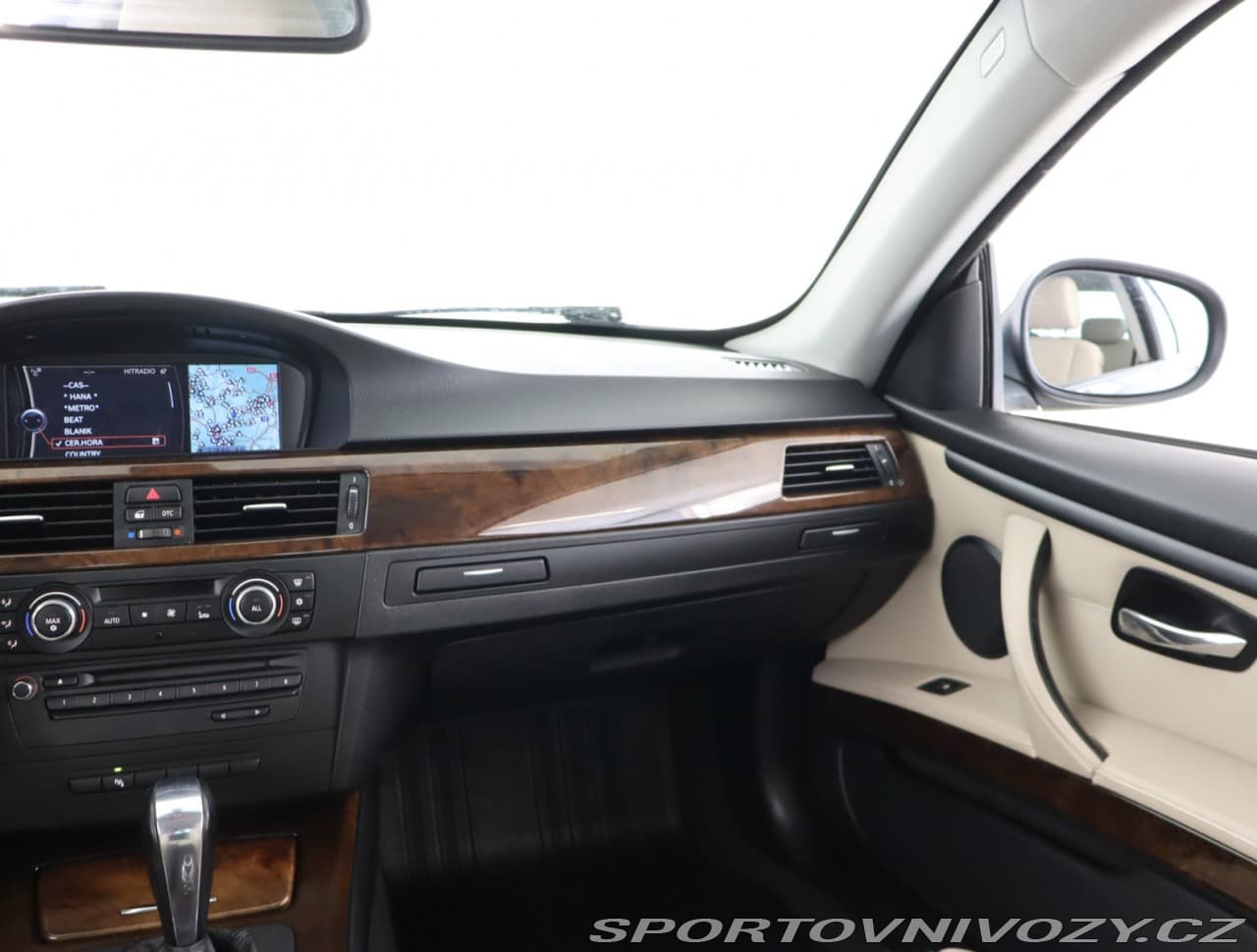 2010 BMW 3-SERIES - 8