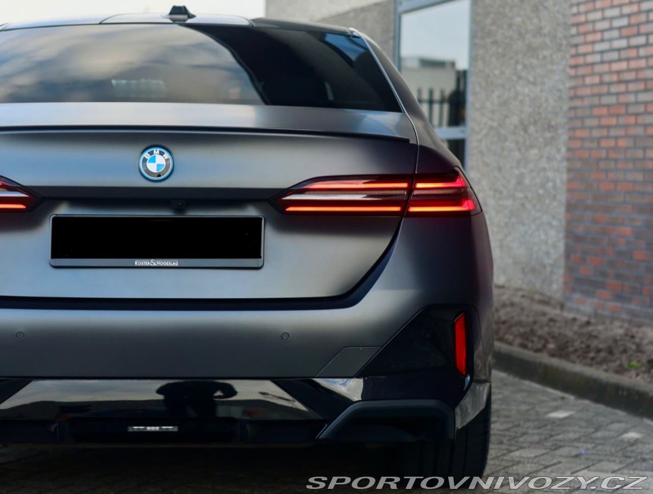 2024 BMW 5-SERIES - 10